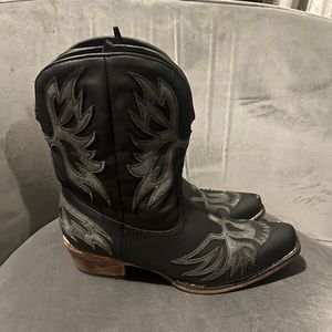 Roper black cowboy boots